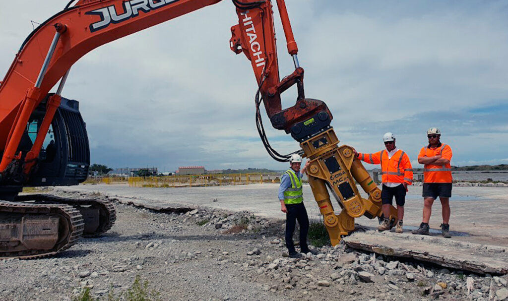 Whanganui Port - Te Pūwaha - emolition works wharf commence